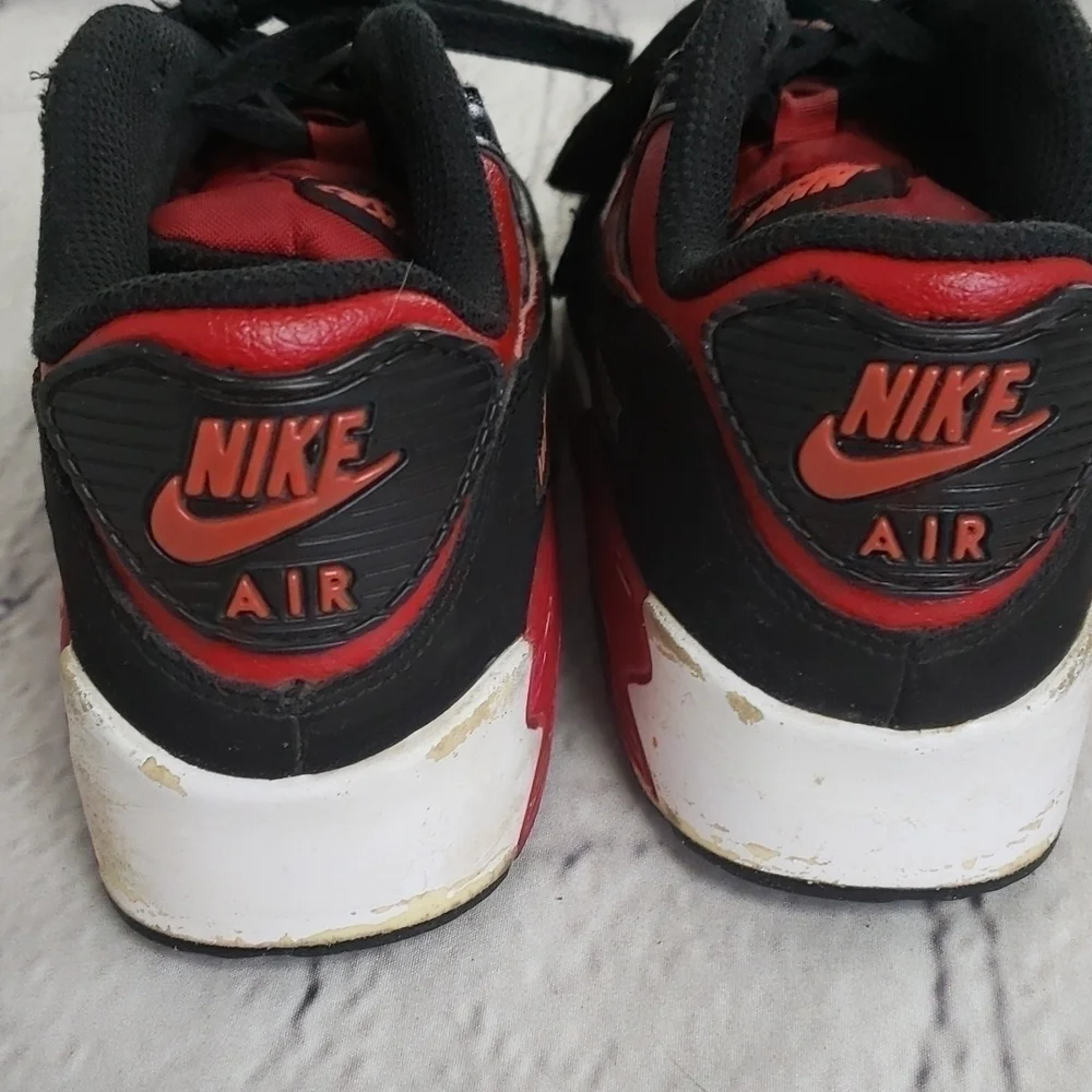 NIKE Air Max 2015 Kids 1Y Sneakers Red and Black Used Condition Retro